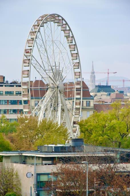 Premium Apartment By Hi - Central 2 Bedroom - Best View Budapest Eksteriør bilde