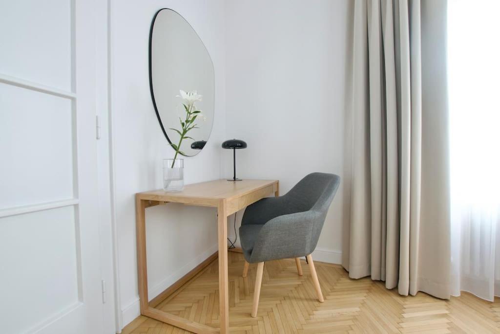 Premium Apartment By Hi - Central 2 Bedroom - Best View Budapest Eksteriør bilde
