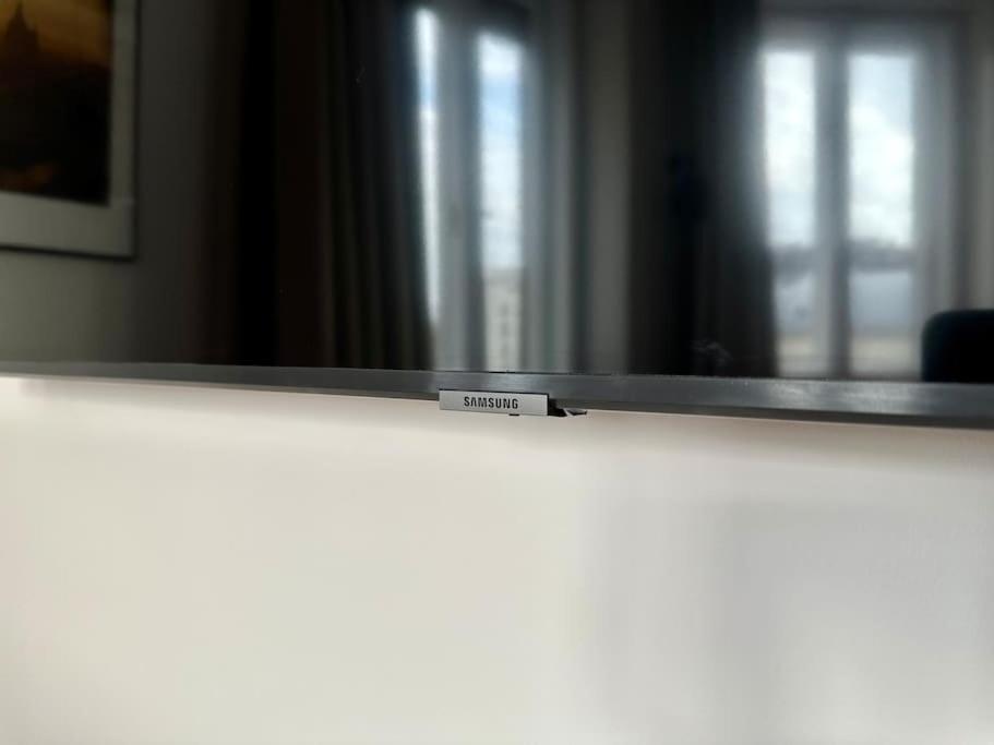 Premium Apartment By Hi - Central 2 Bedroom - Best View Budapest Eksteriør bilde