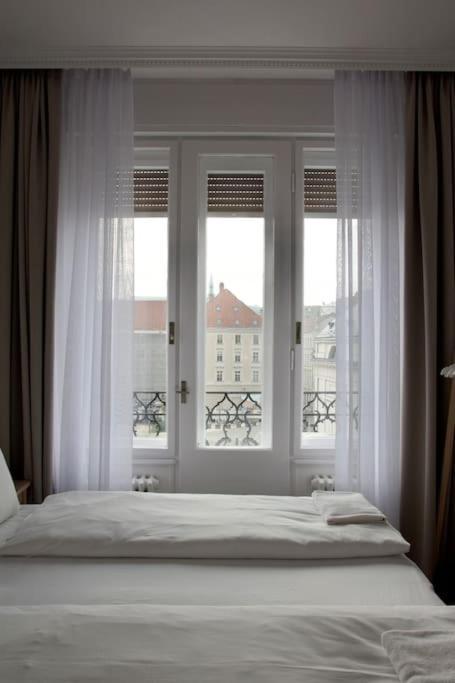 Premium Apartment By Hi - Central 2 Bedroom - Best View Budapest Eksteriør bilde
