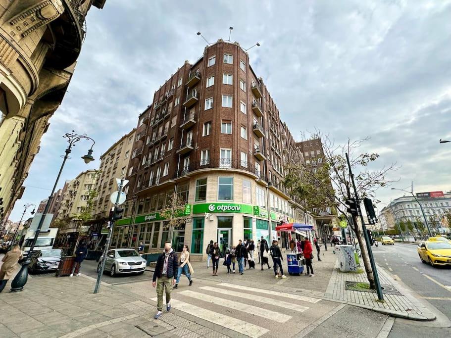 Premium Apartment By Hi - Central 2 Bedroom - Best View Budapest Eksteriør bilde