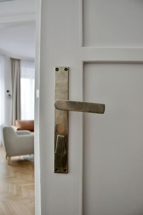 Premium Apartment By Hi - Central 2 Bedroom - Best View Budapest Eksteriør bilde